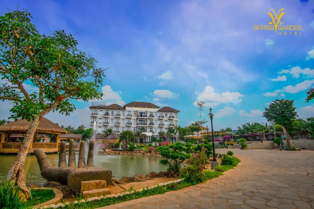 Spring Garden Hotel Lk Long Khanh Exterior photo